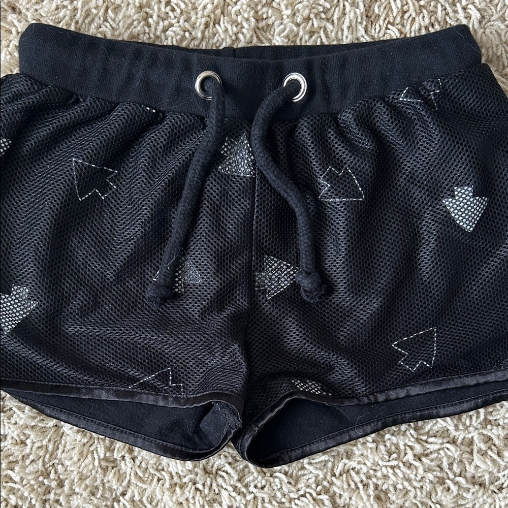 Like new Loud Apparel Black Mesh Shorts with Arrow Accents size 8